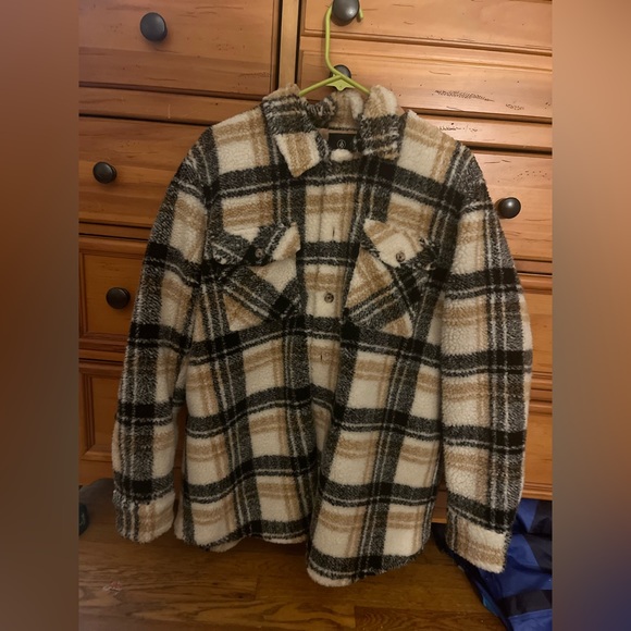 Woman Shacket. Brand new never worn. Size xl. - Picture 2 of 3